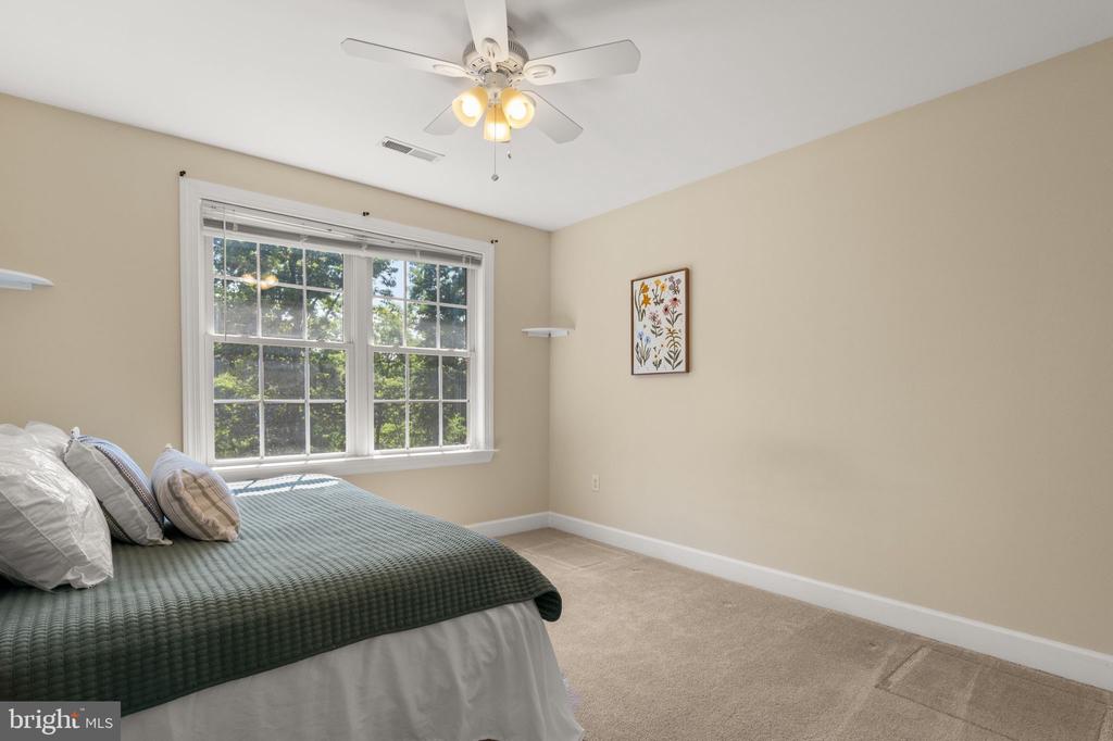 1702 LAKESIDE DRIVE