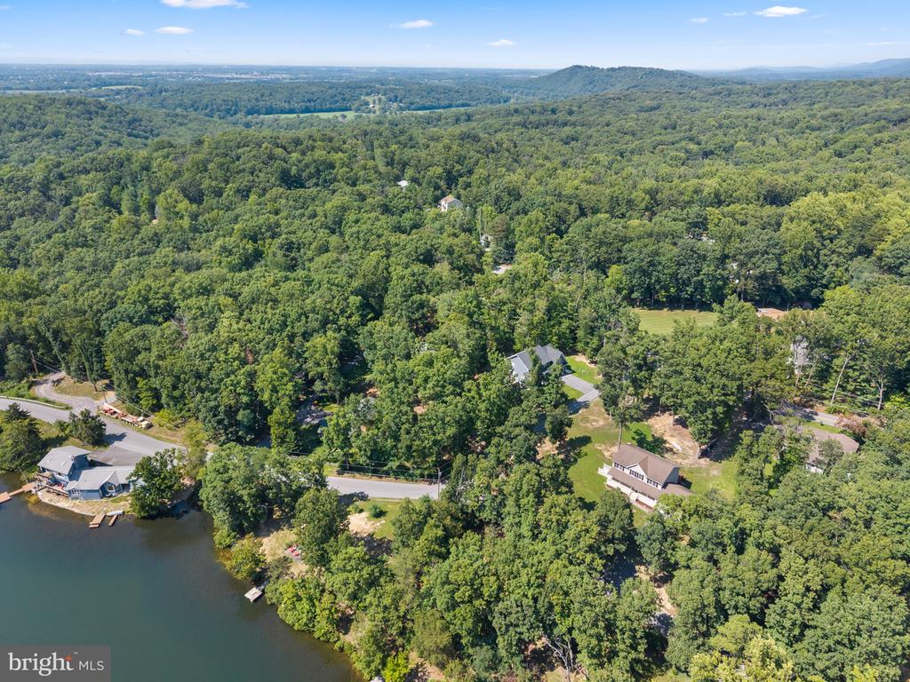 1702 LAKESIDE DRIVE