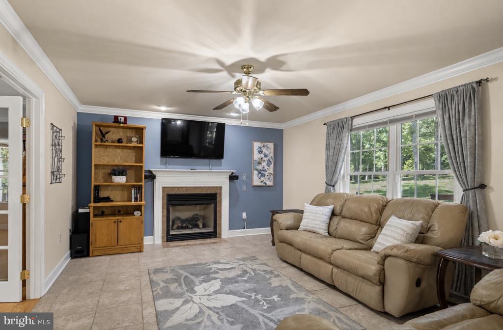 1702 LAKESIDE DRIVE