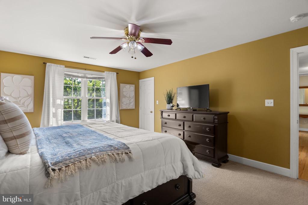 1702 LAKESIDE DRIVE