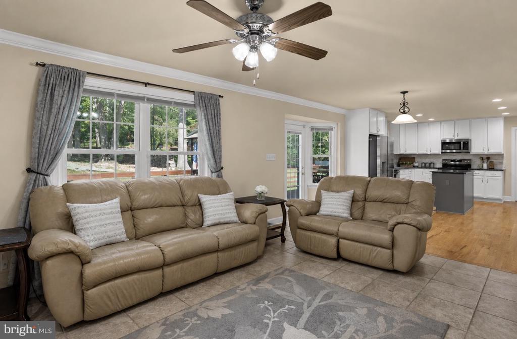1702 LAKESIDE DRIVE