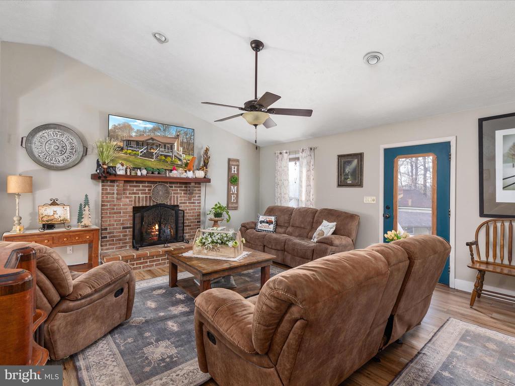 168 Tall Pines Ln