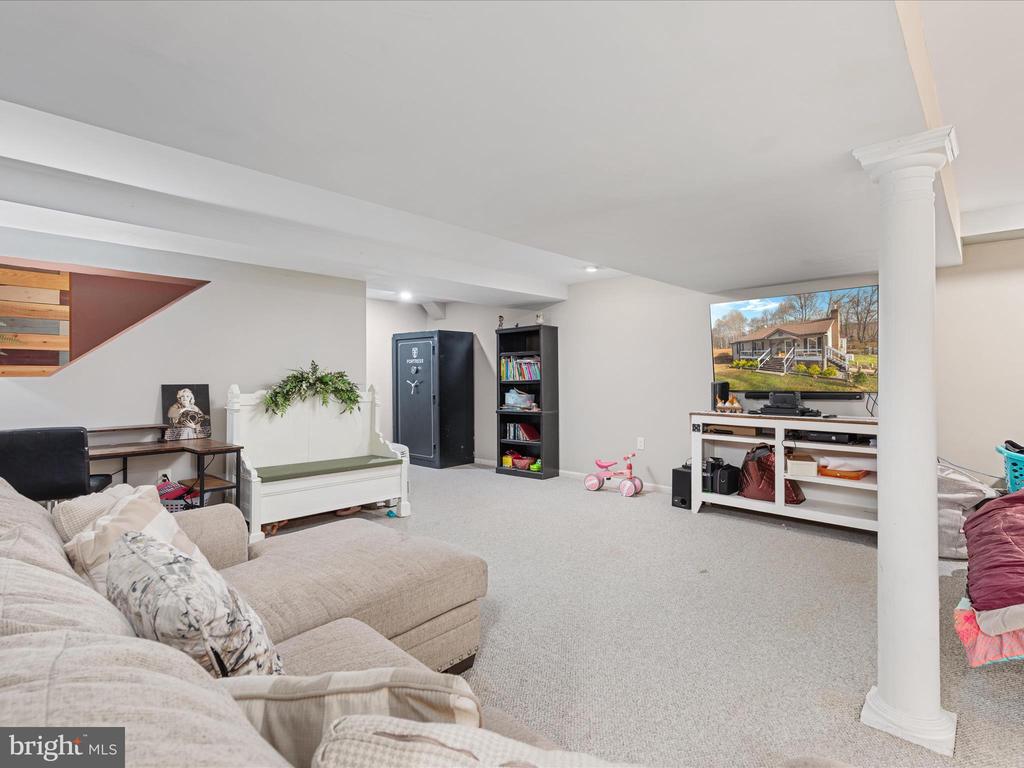 168 Tall Pines Ln