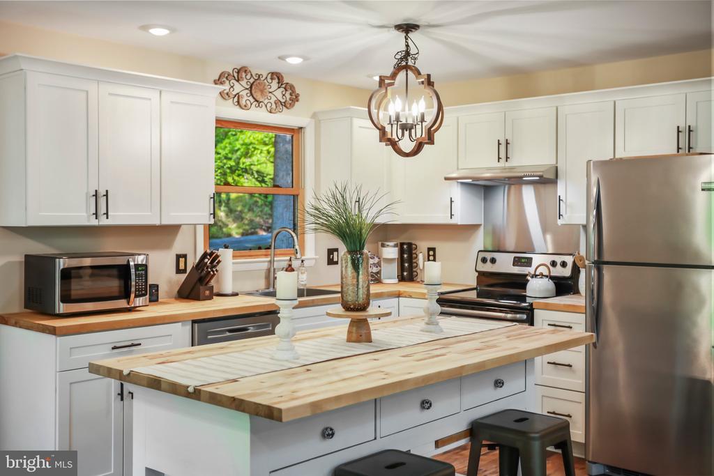 148 AMBERWOOD LANE