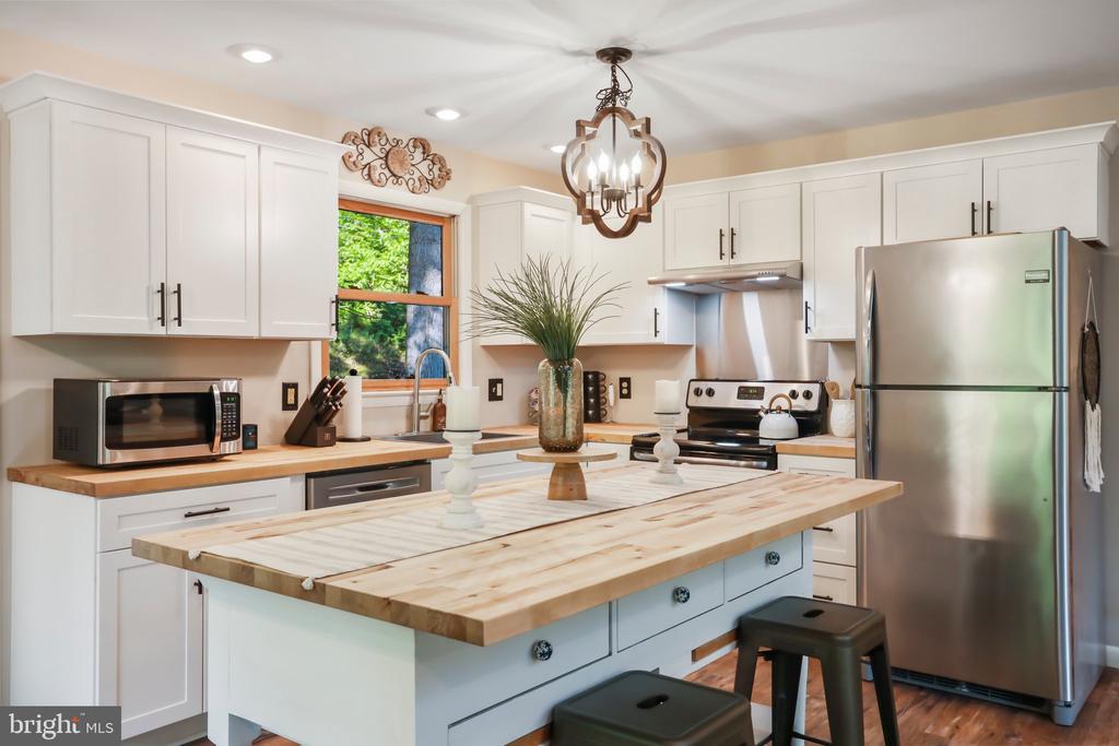 148 AMBERWOOD LANE