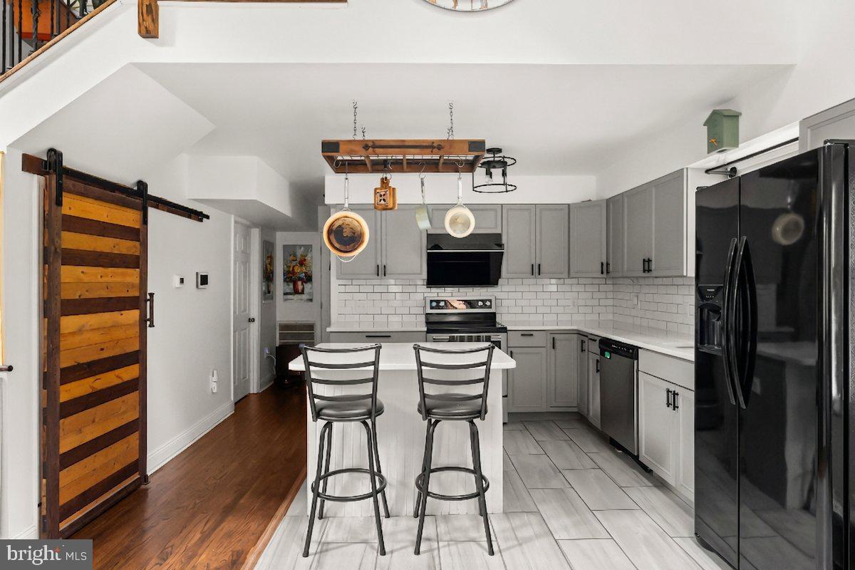 206 ENGLISH MUFFIN COURT