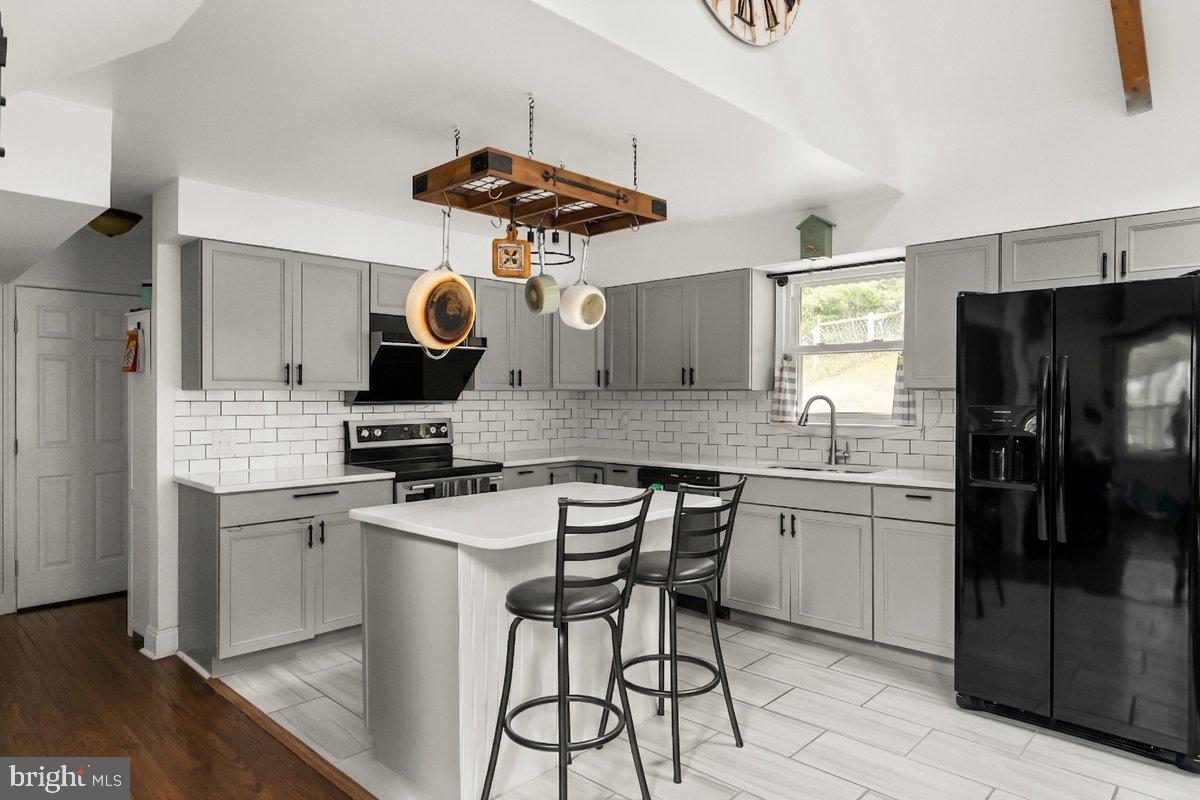 206 ENGLISH MUFFIN COURT