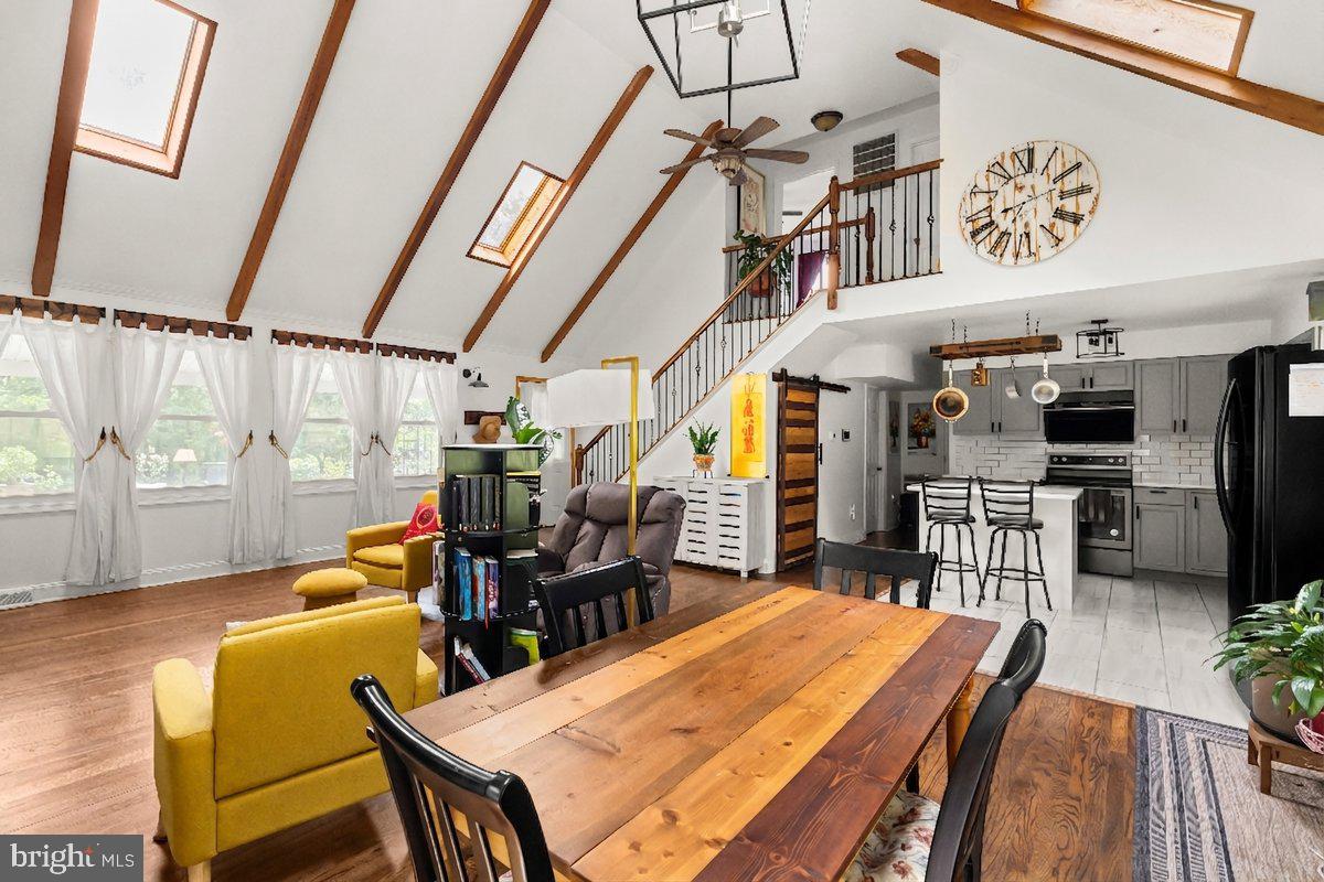 206 ENGLISH MUFFIN COURT