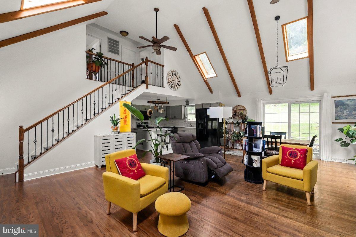 206 ENGLISH MUFFIN COURT