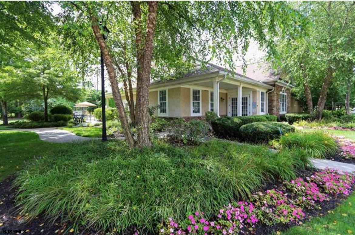 686 Augusta Ct