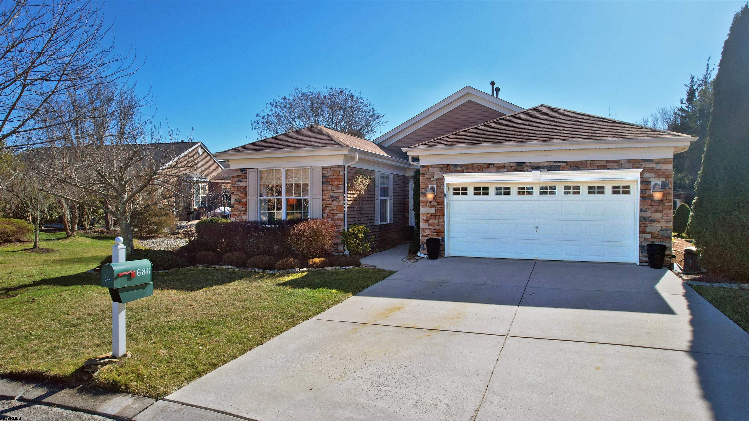 686 Augusta Ct