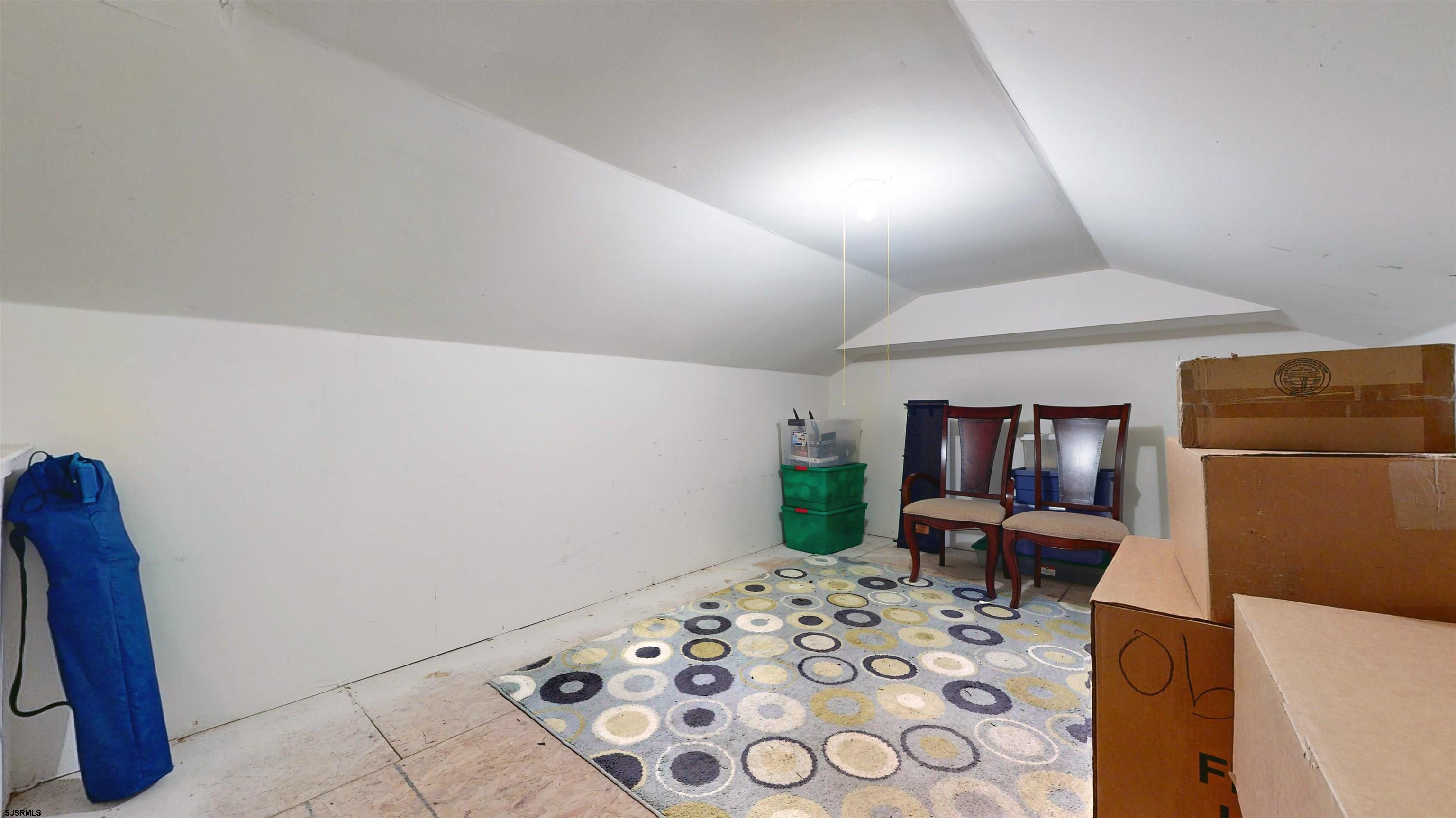 686 Augusta Ct