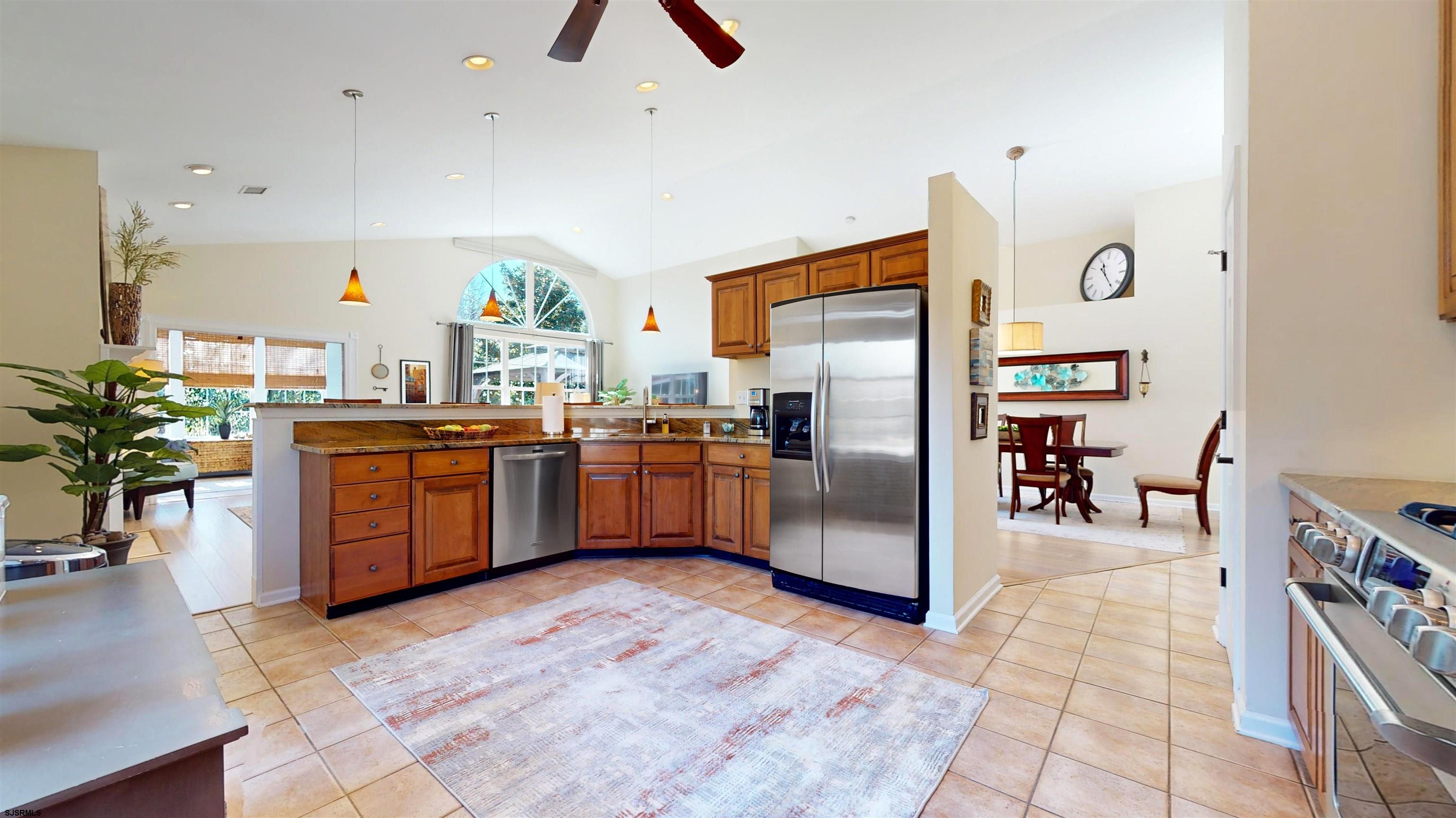 686 Augusta Ct