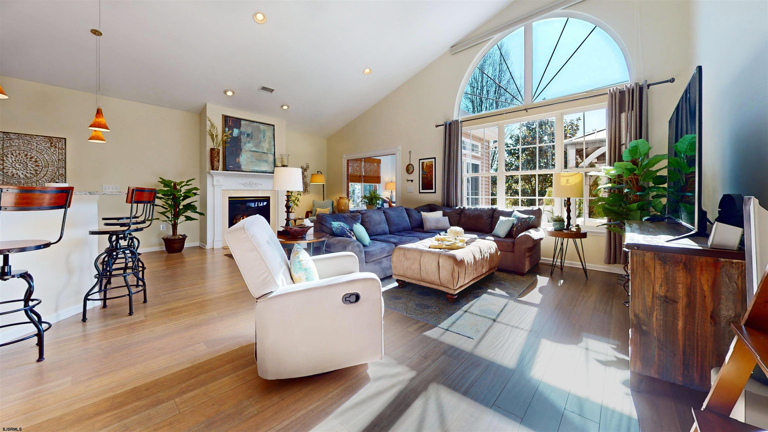 686 Augusta Ct