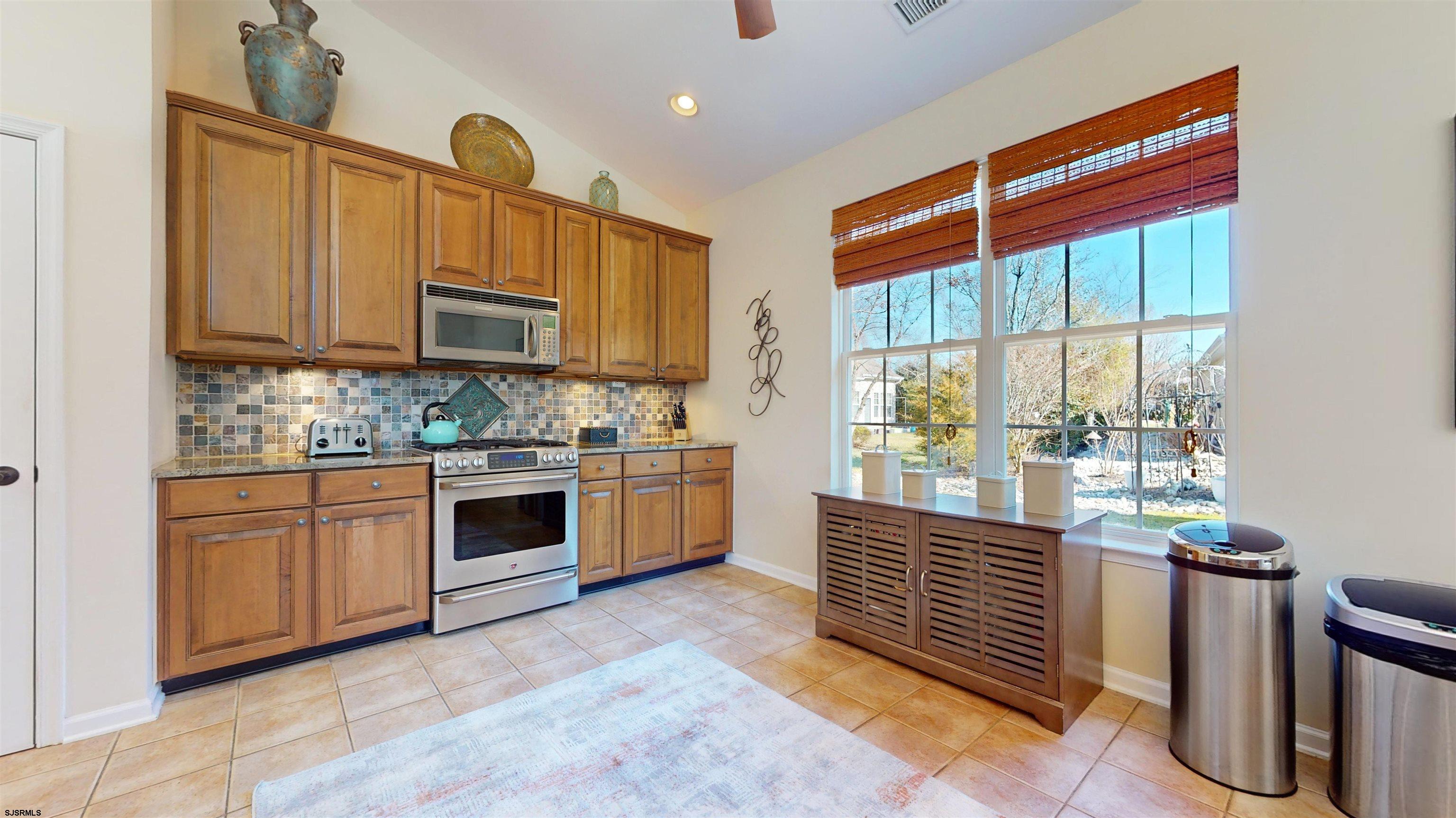 686 Augusta Ct