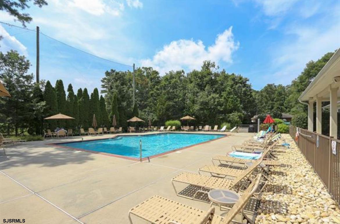 686 Augusta Ct