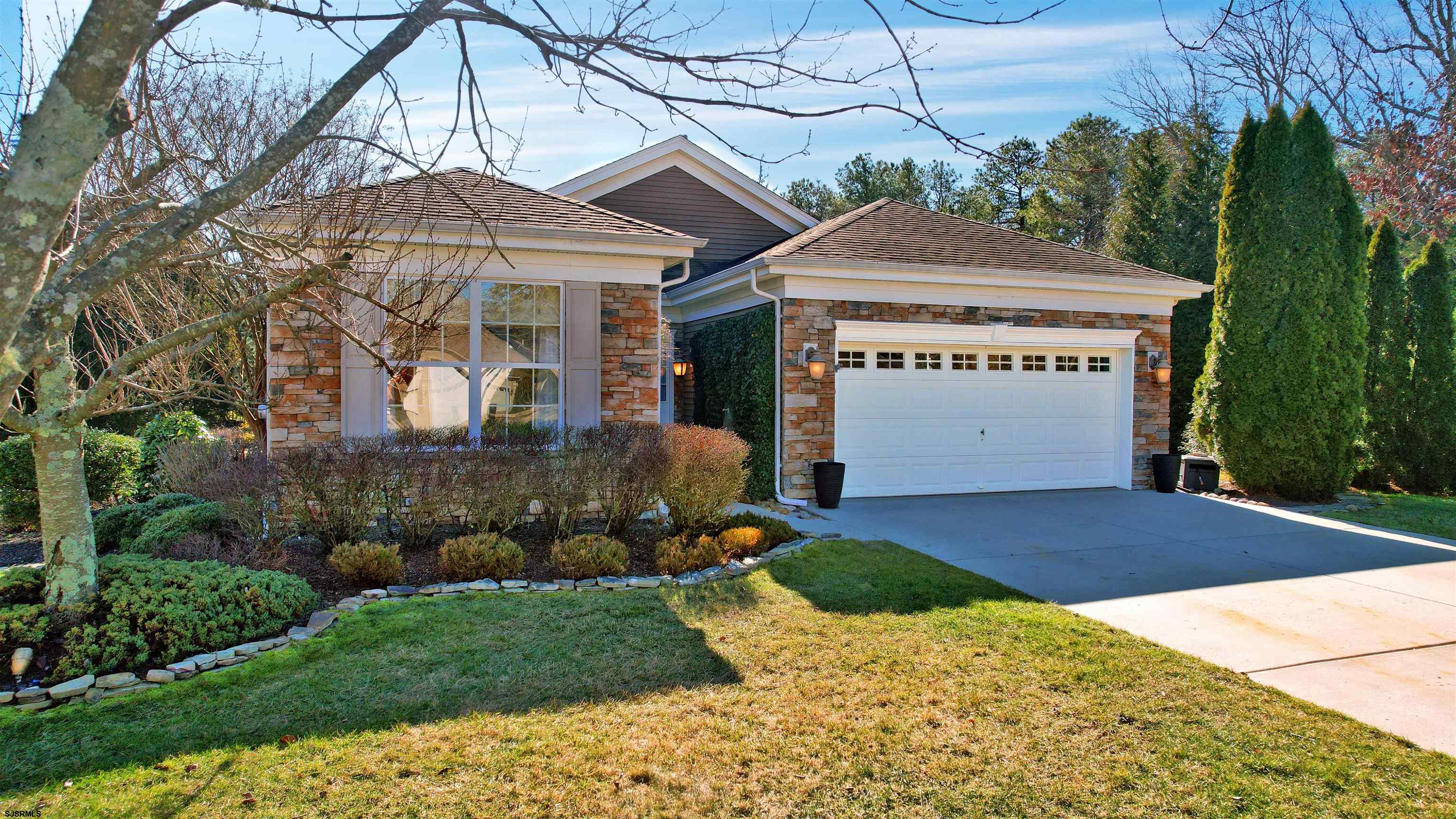 686 Augusta Ct