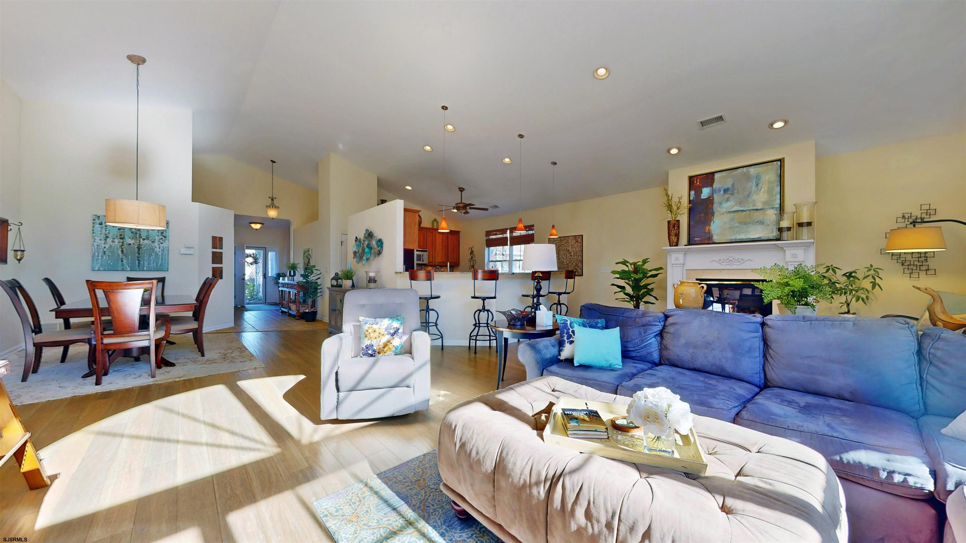 686 Augusta Ct