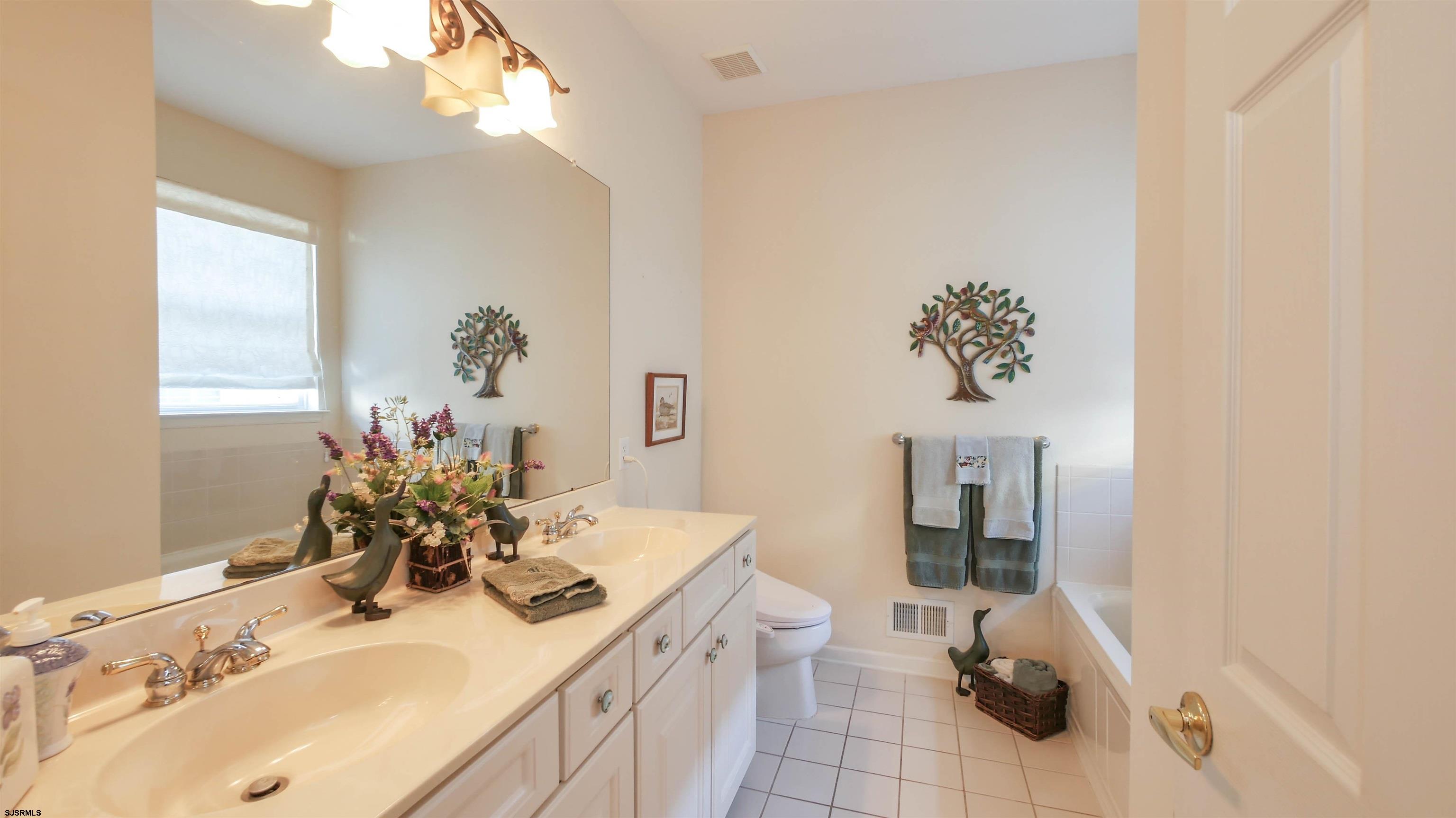 200 Tipperary Pl