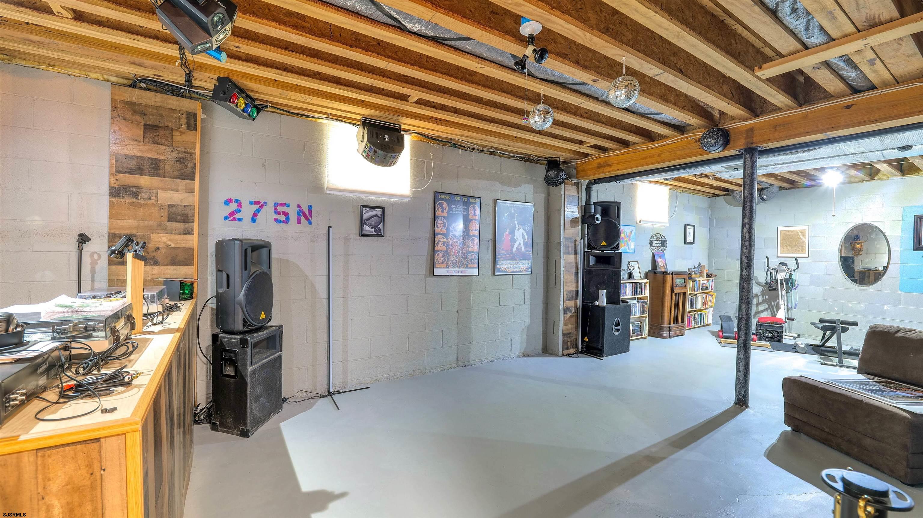 275 N Mannheim Ave