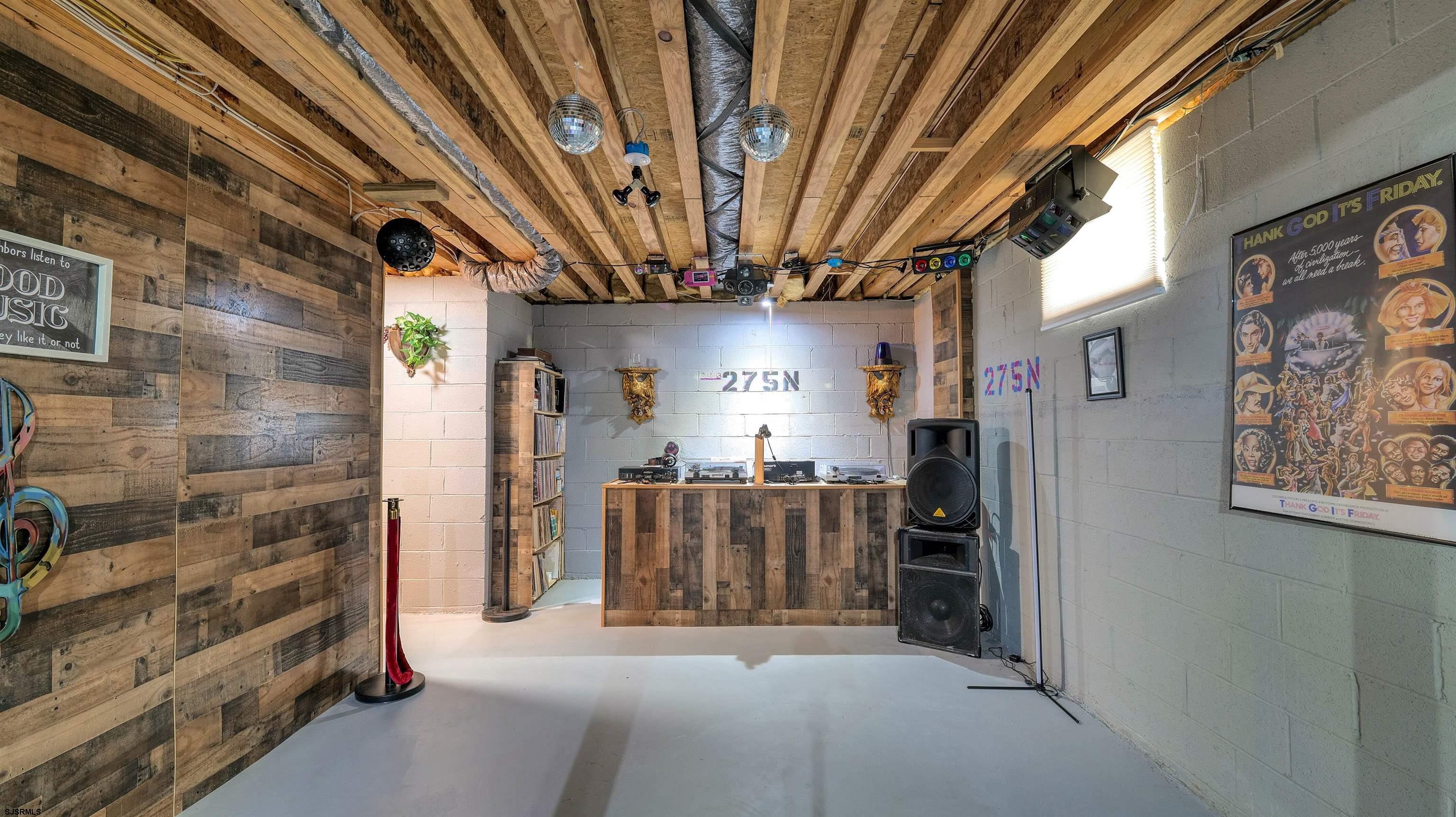 275 N Mannheim Ave