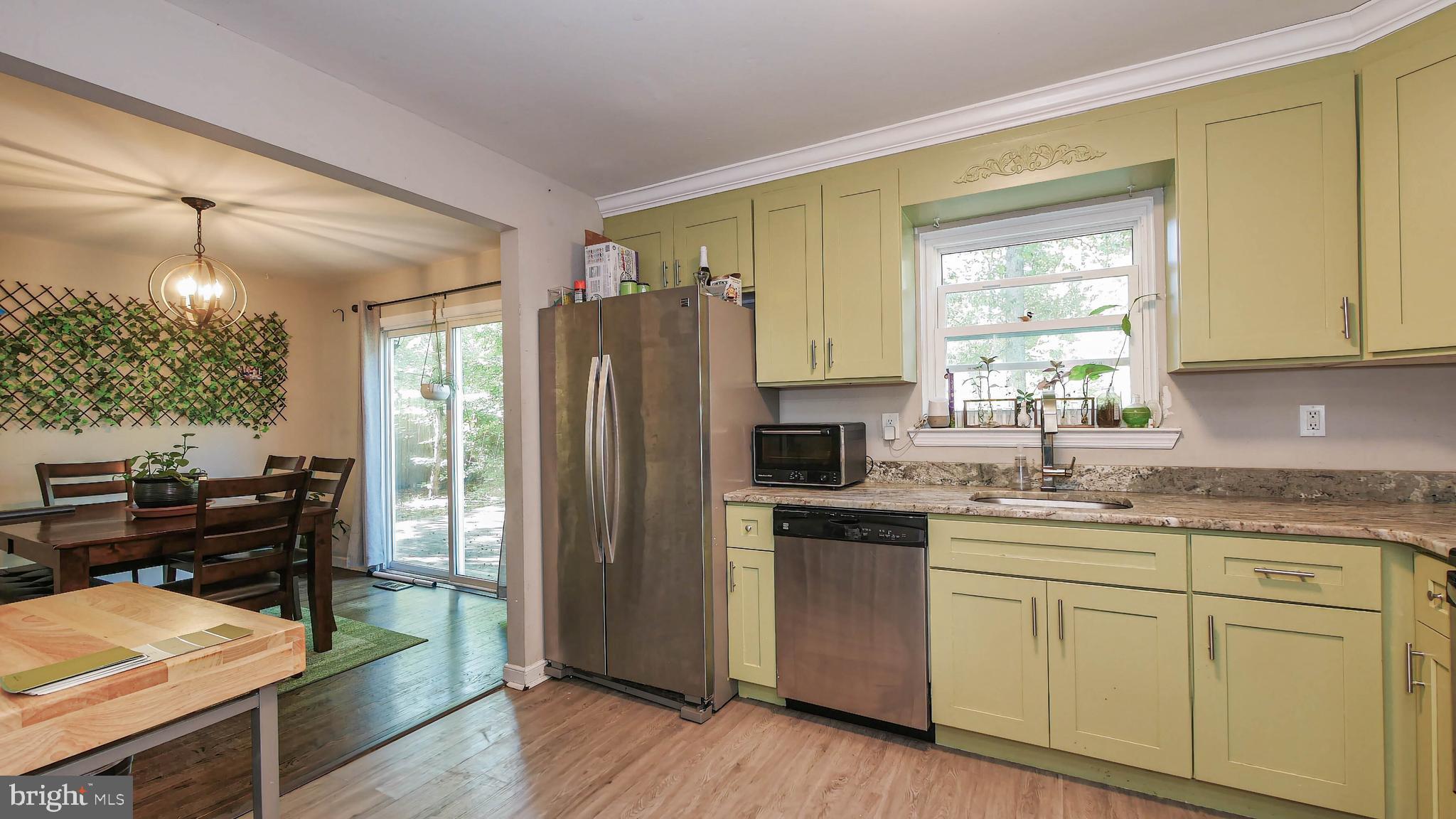 22 Alberts Ave