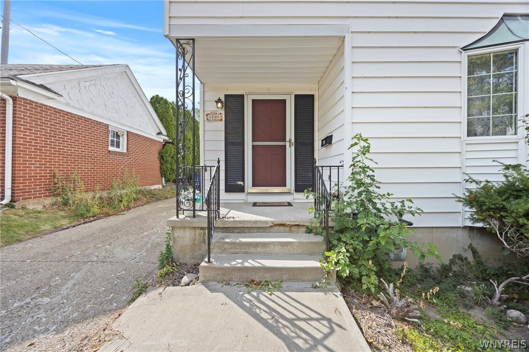 80 Capen Boulevard