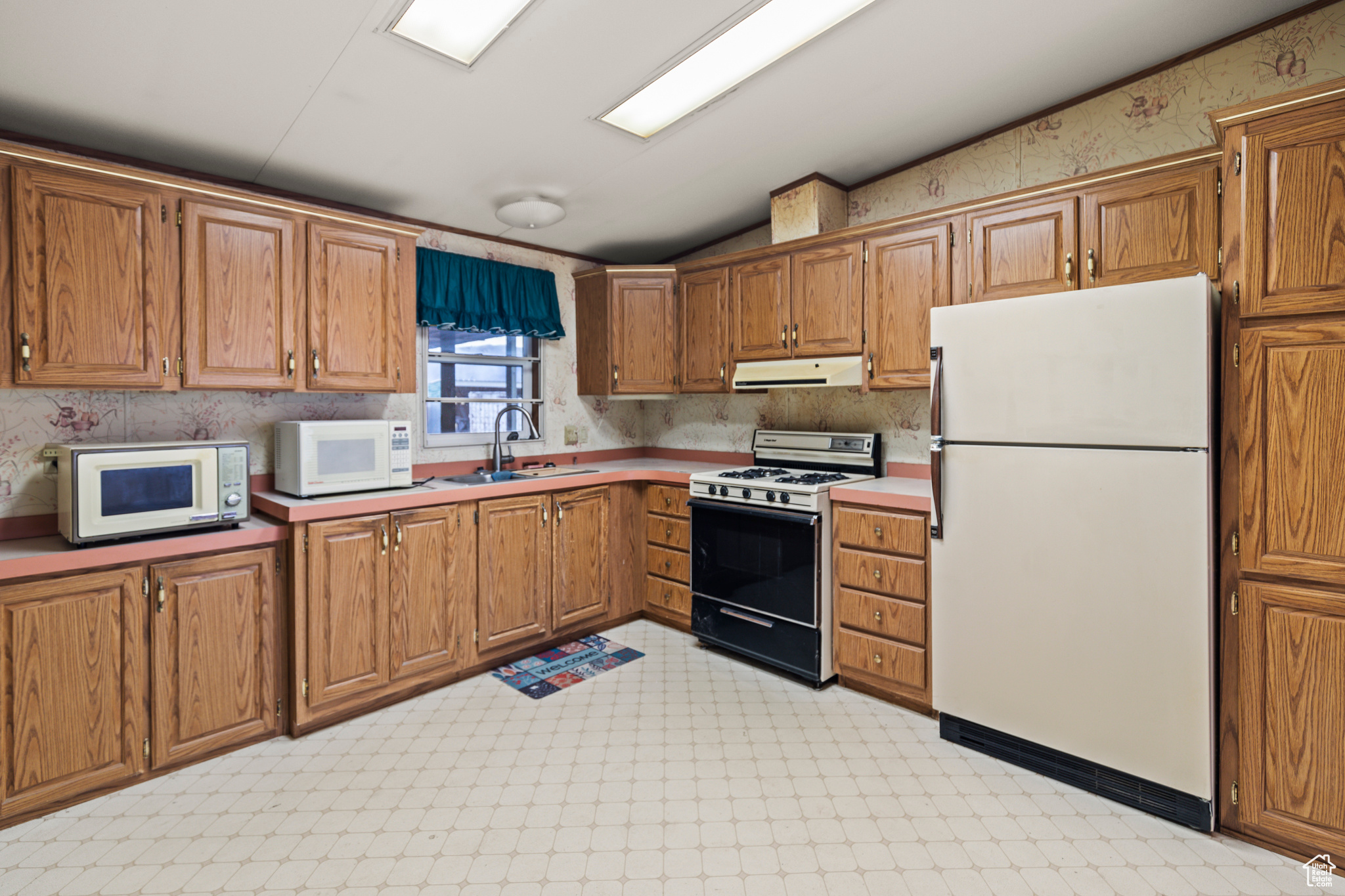 875 N MAIN ST