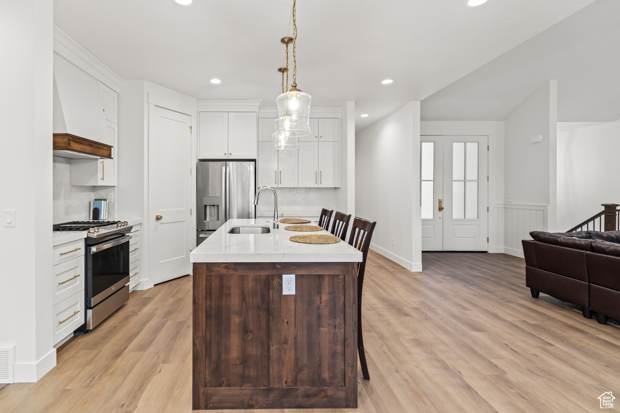 949 W TORREY PINES DR