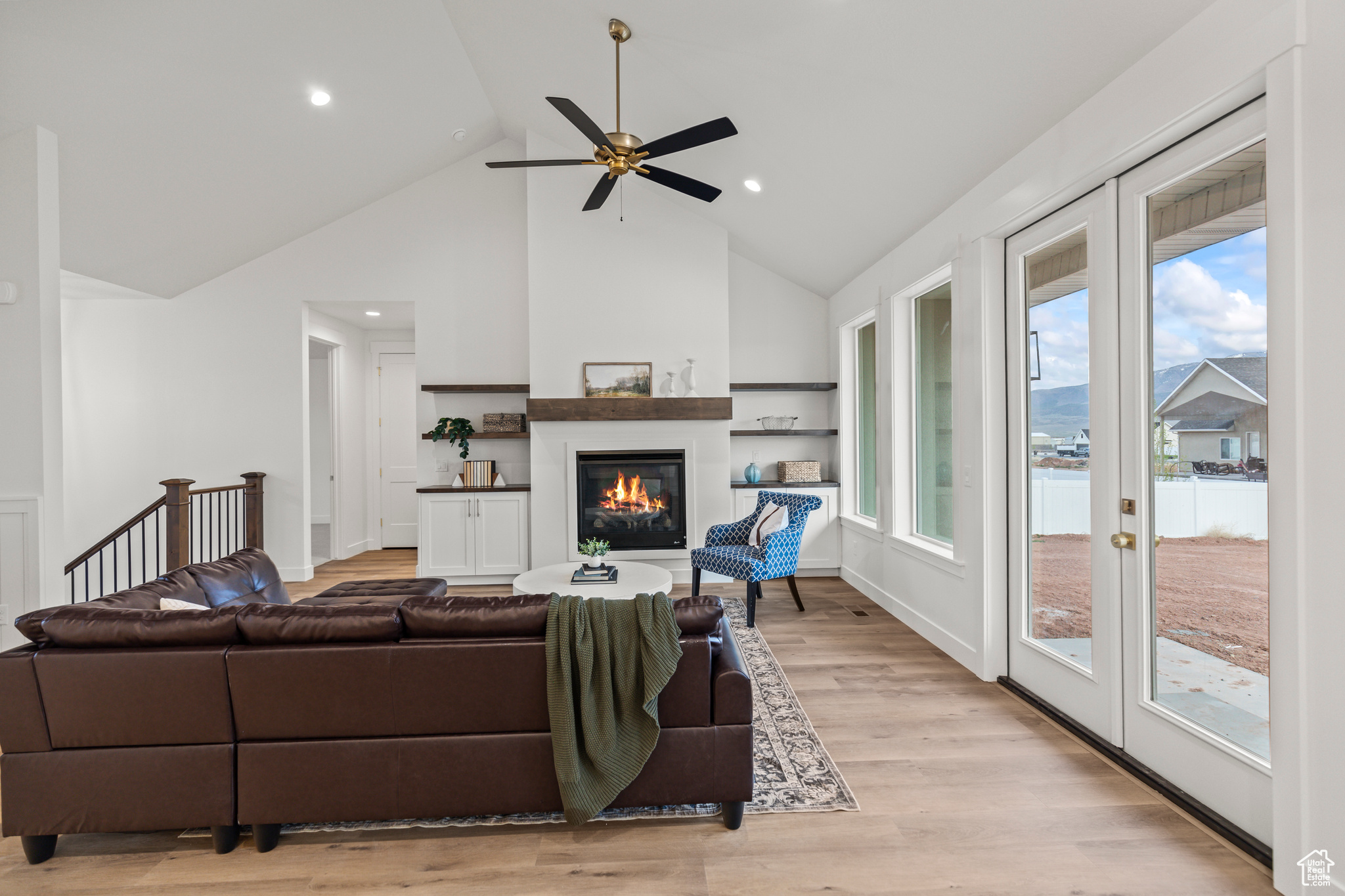 949 W TORREY PINES DR
