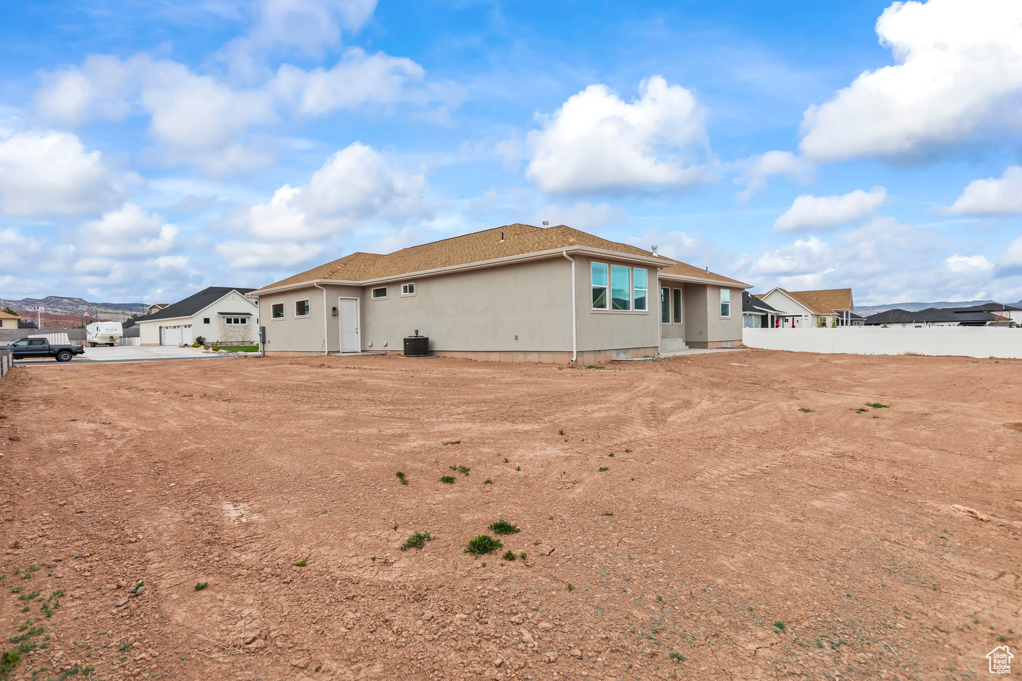 949 W TORREY PINES DR