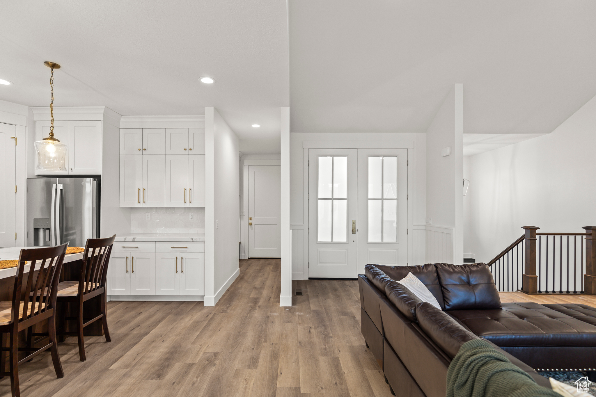 949 W TORREY PINES DR