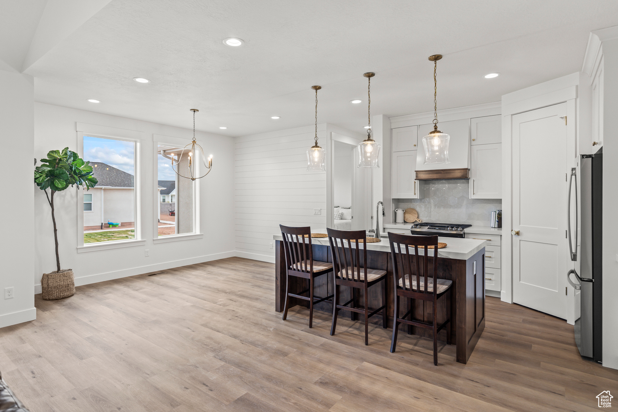 949 W TORREY PINES DR