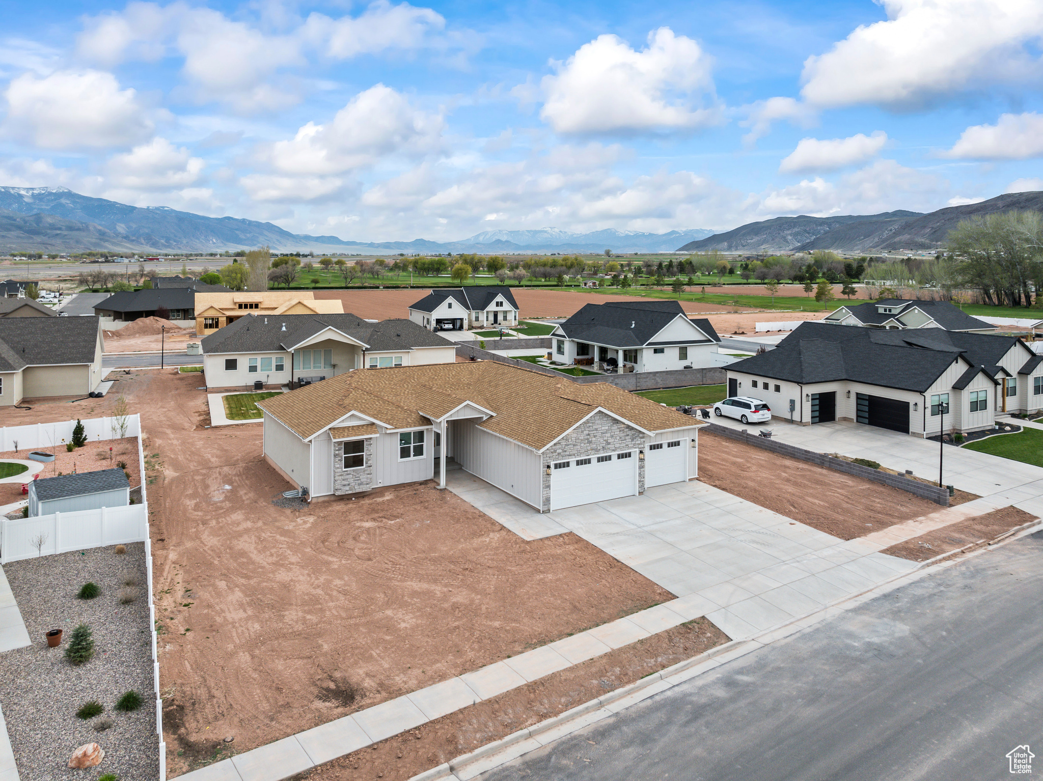 949 W TORREY PINES DR