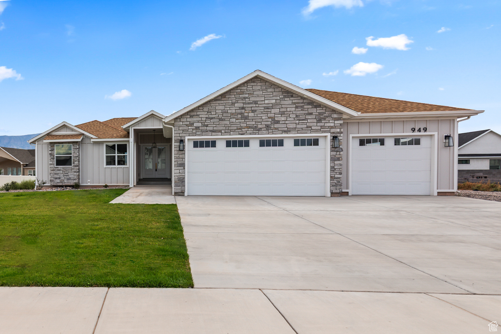 949 W TORREY PINES DR