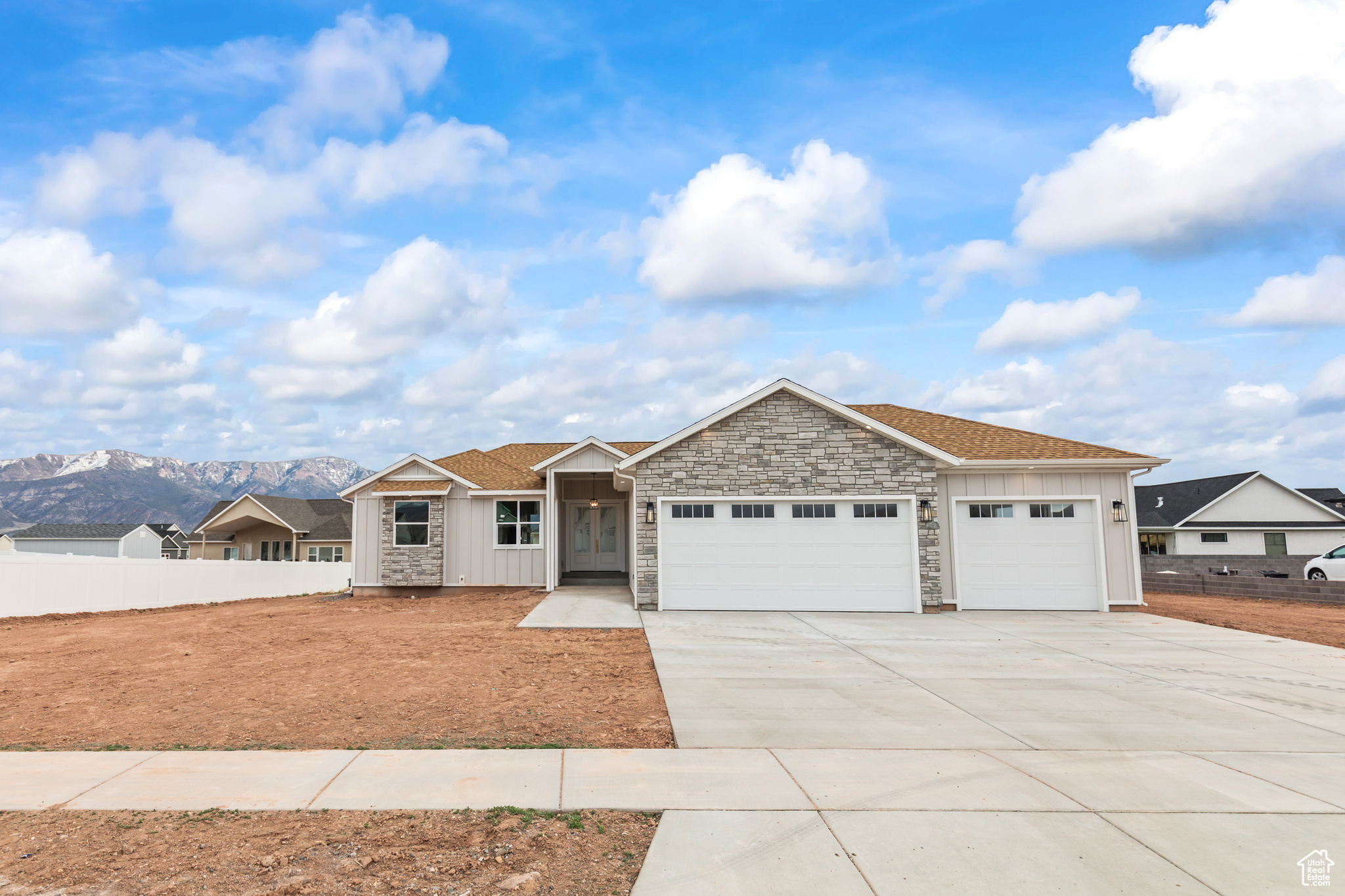 949 W TORREY PINES DR