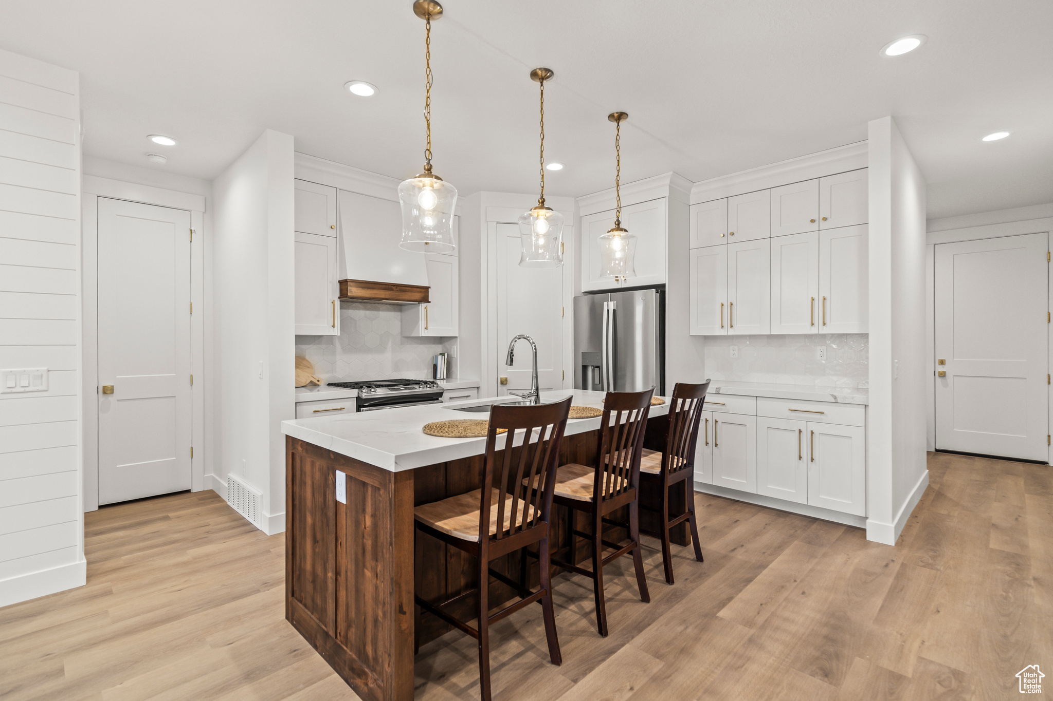 949 W TORREY PINES DR