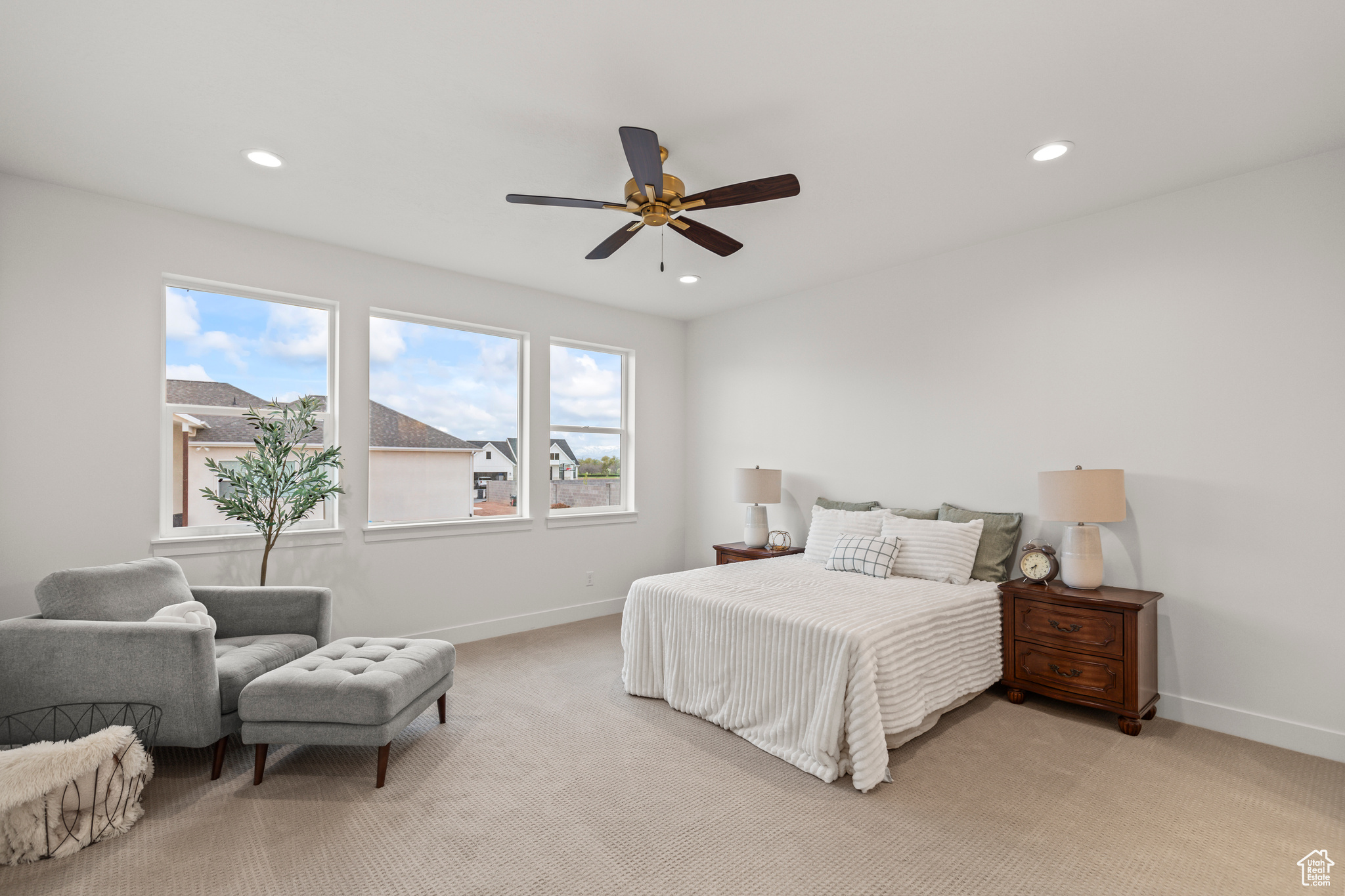 949 W TORREY PINES DR