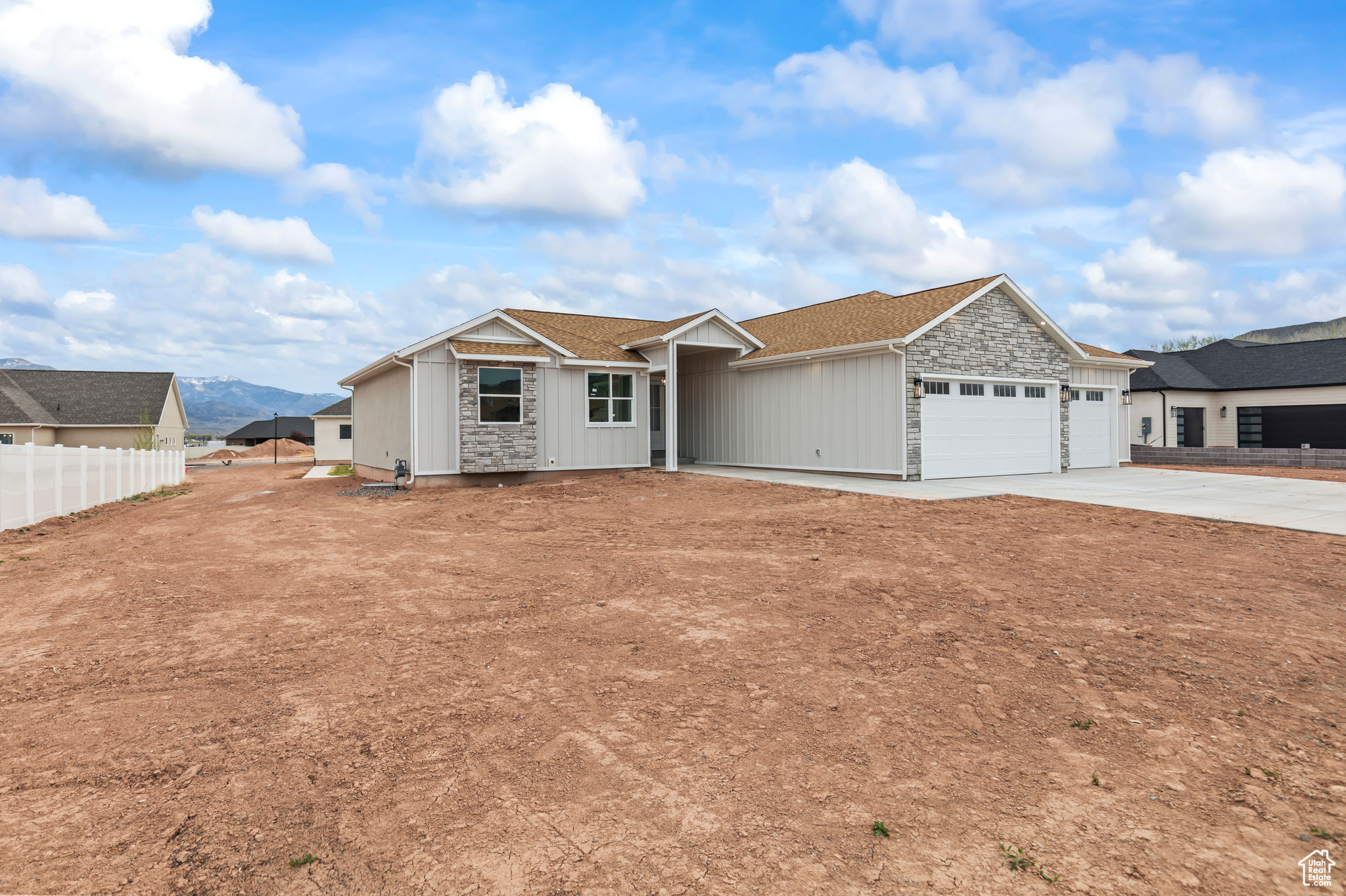 949 W TORREY PINES DR