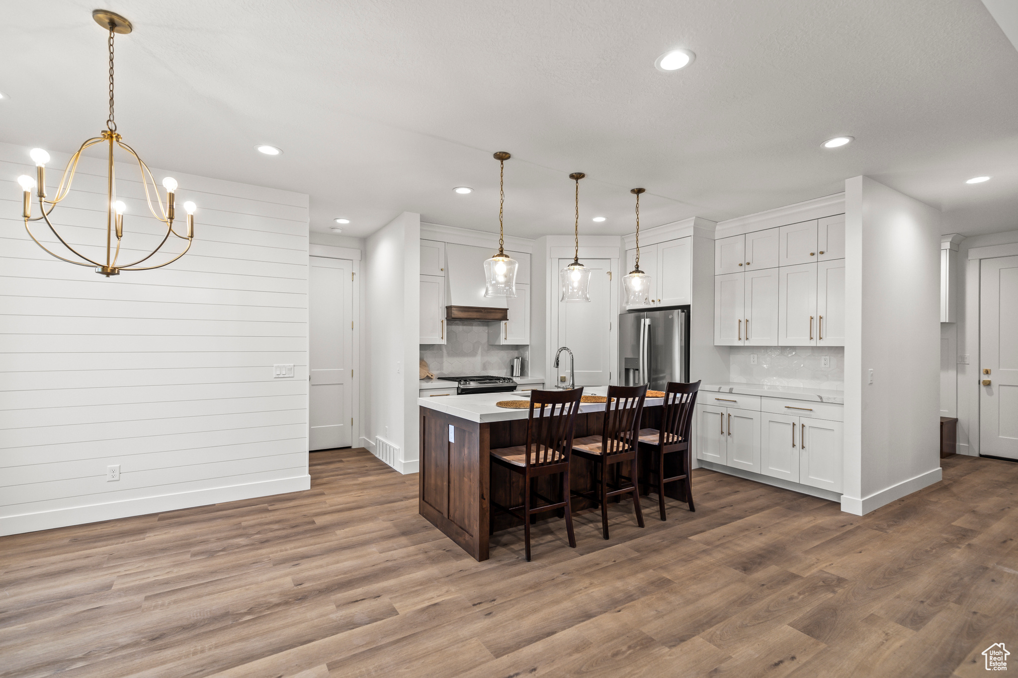 949 W TORREY PINES DR