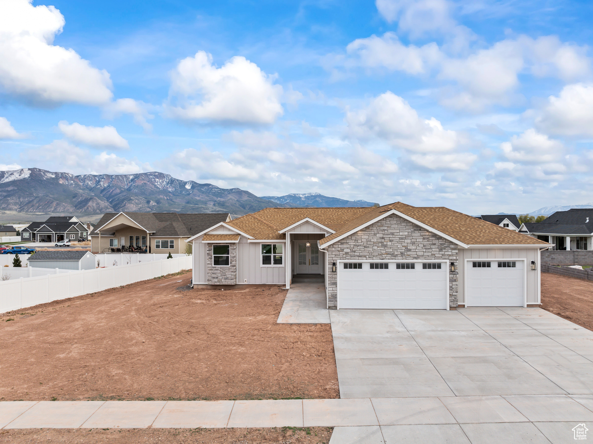 949 W TORREY PINES DR