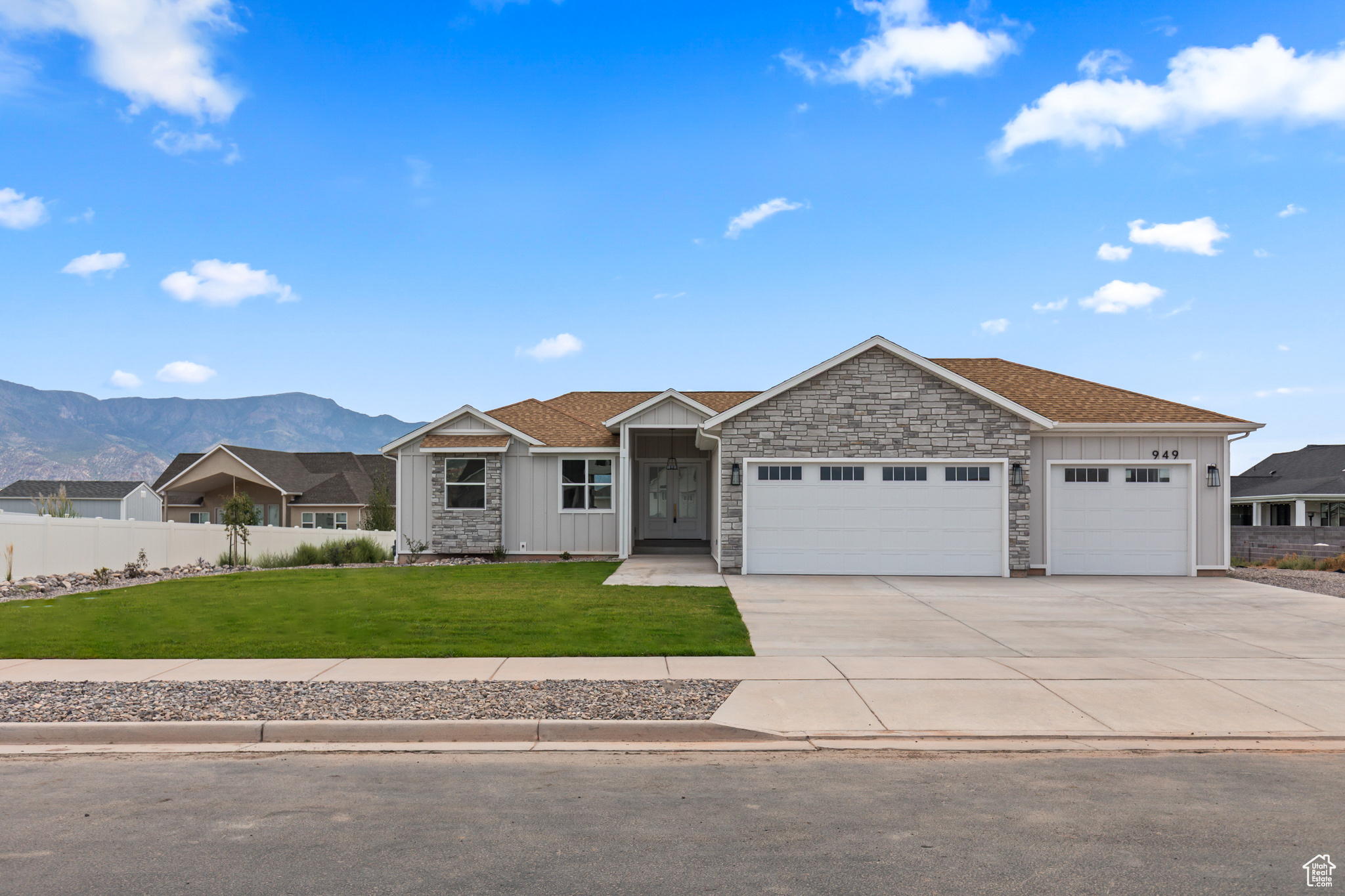 949 W TORREY PINES DR