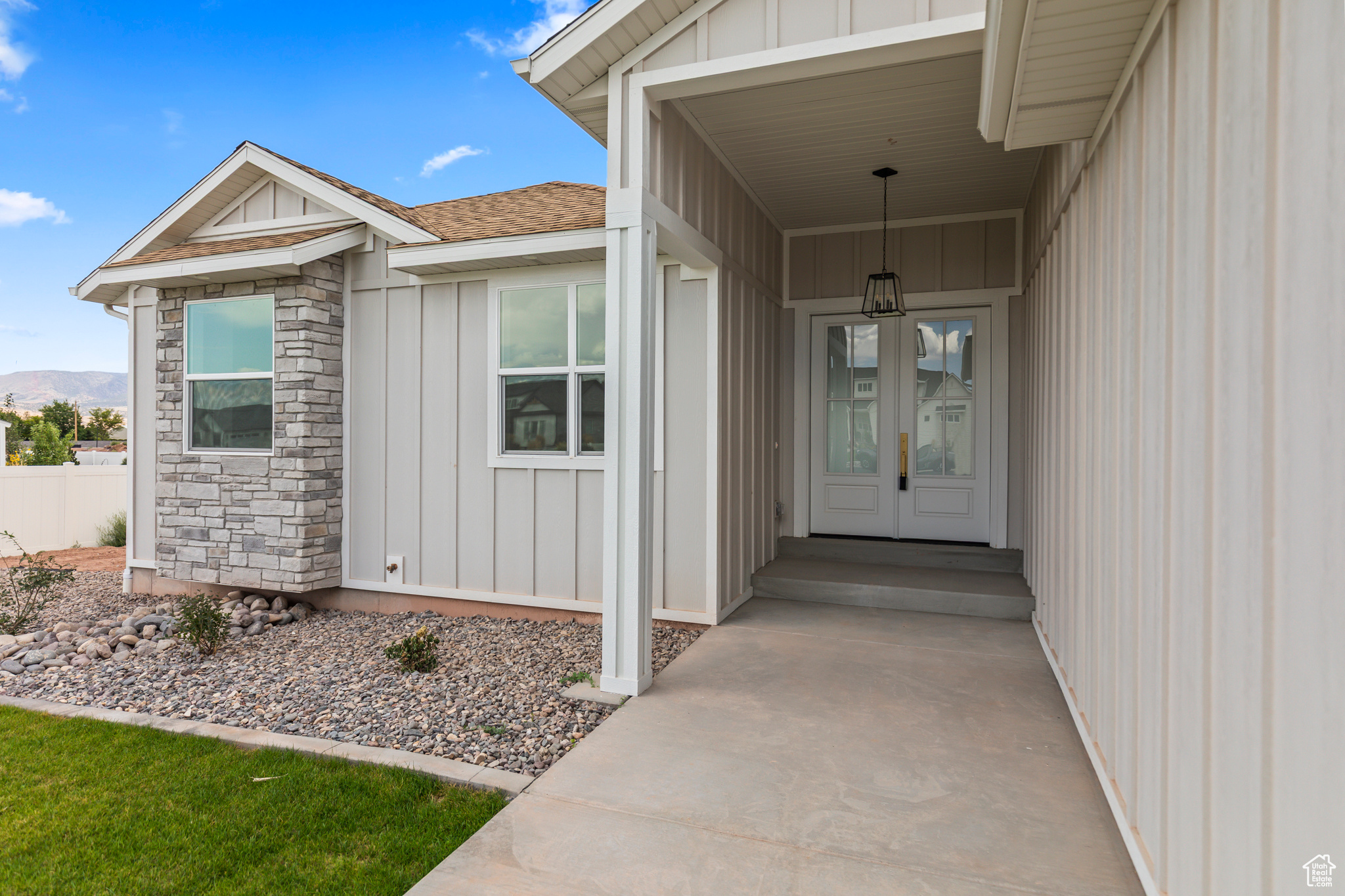949 W TORREY PINES DR