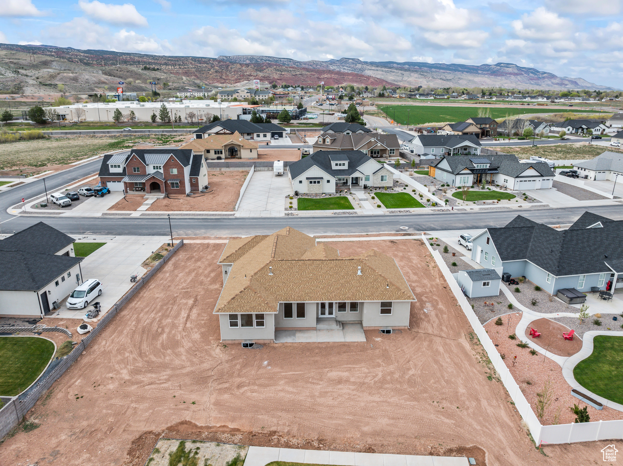 949 W TORREY PINES DR