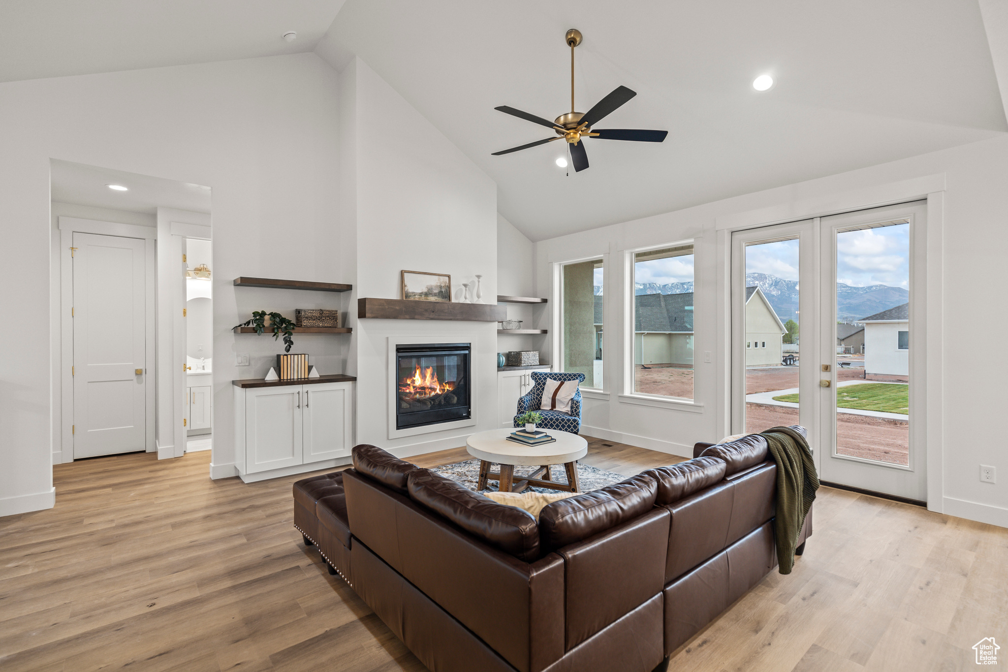 949 W TORREY PINES DR