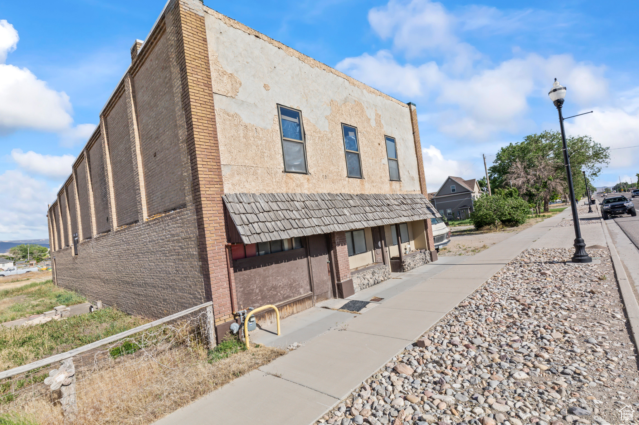 125 S MAIN ST