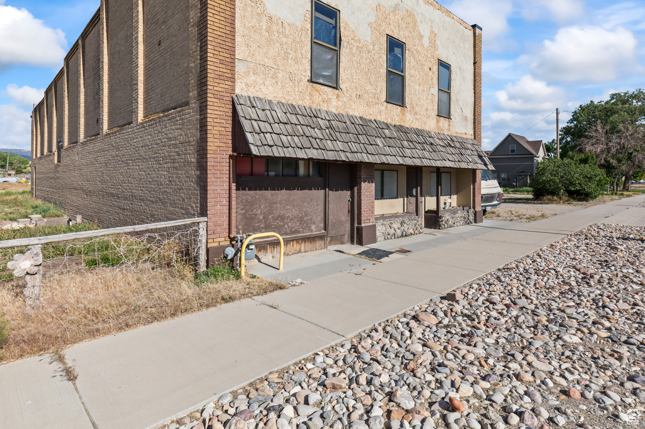 125 S MAIN ST