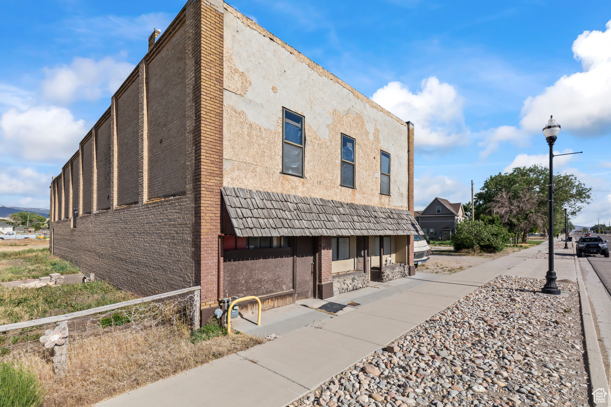 125 S MAIN ST