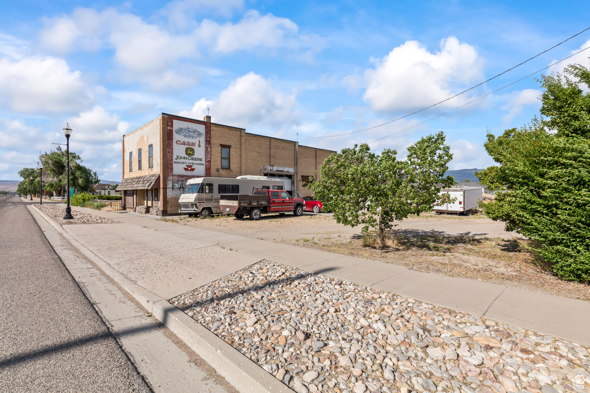 125 S MAIN ST