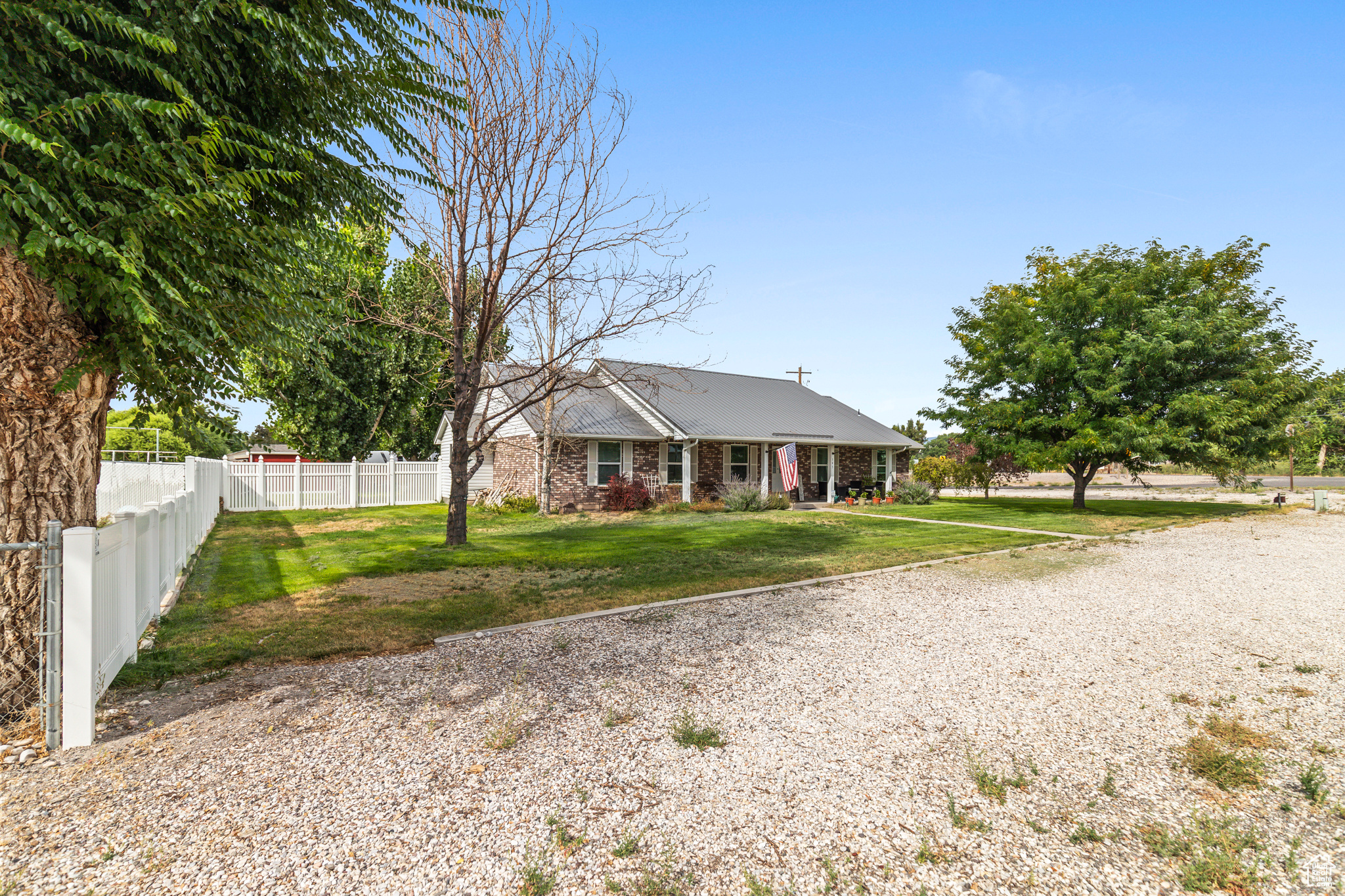 145 E MAIN ST